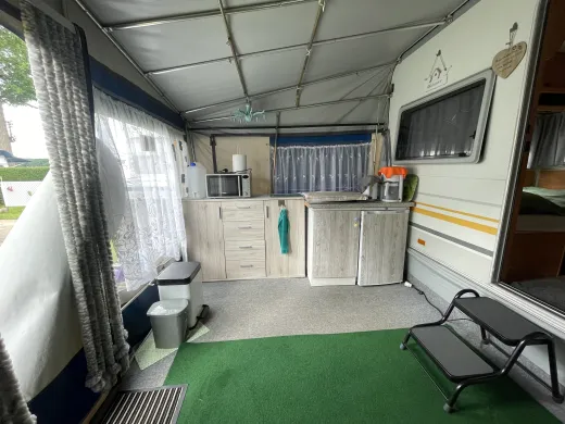 inkl. TV und Kühlschrank