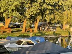Stellplatz / Wohnwagen & Wohnmobile am Wasser pro Nacht